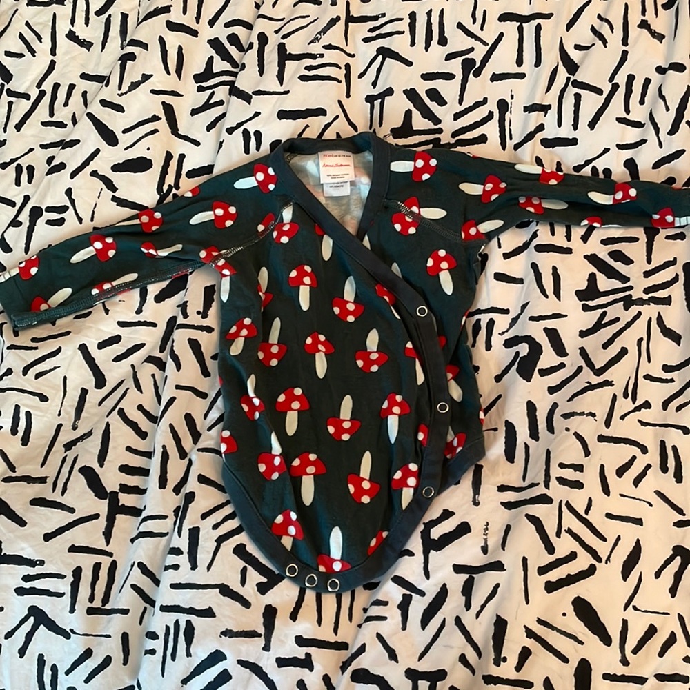 VGUC Hanna Anderson toadstool onesie 🍄